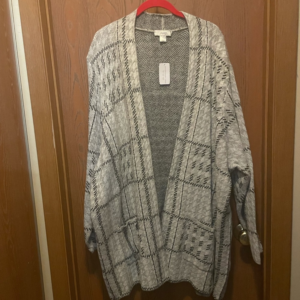 NWT CJ Banks sz 3x Grey, Black & White Design Super Soft Open Sweater!!!